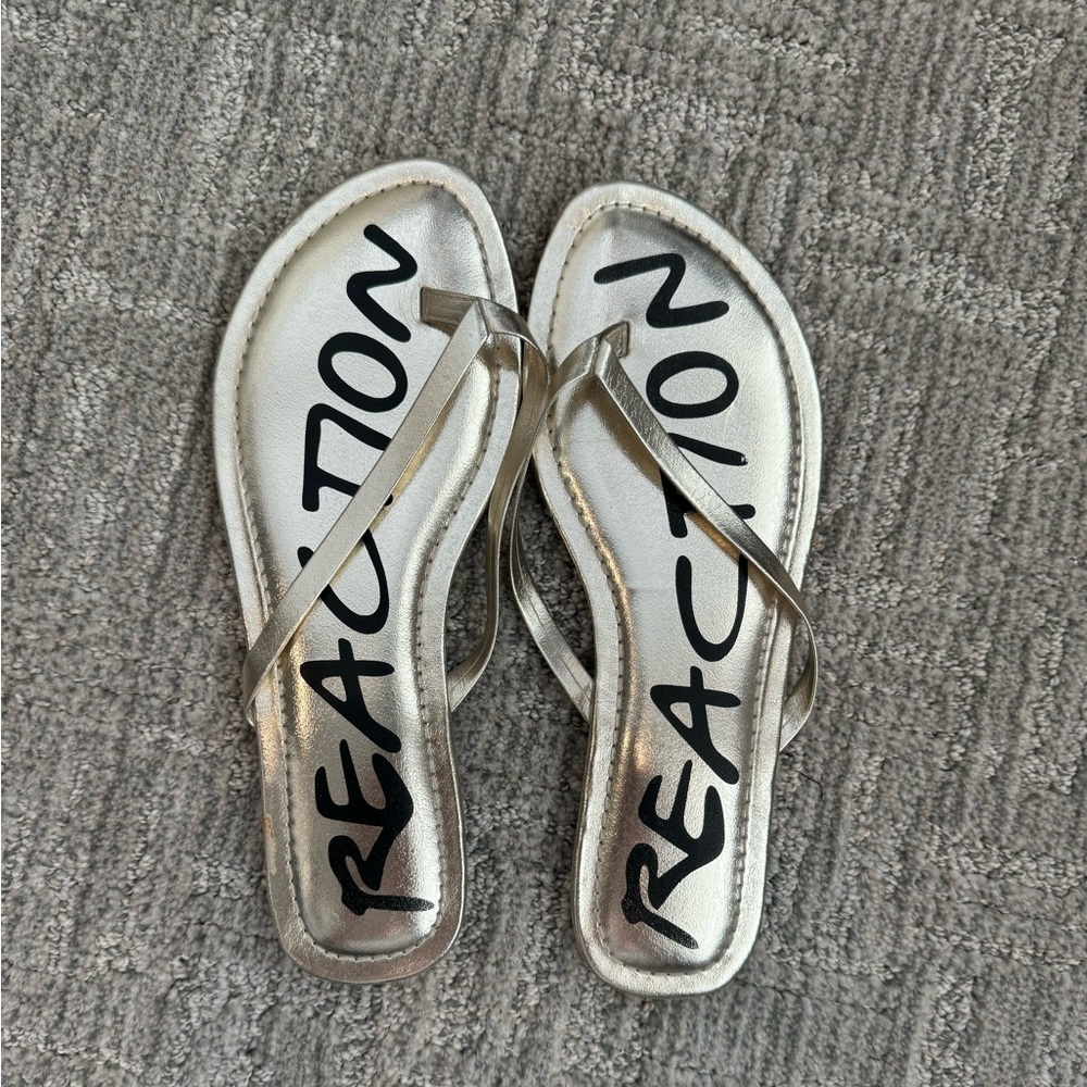 🎉 Bundle 3 for $21 🎉 Kenneth Cole Reaction Bronze Gold tone Sandals 7.5M LN - Picture 4 of 4